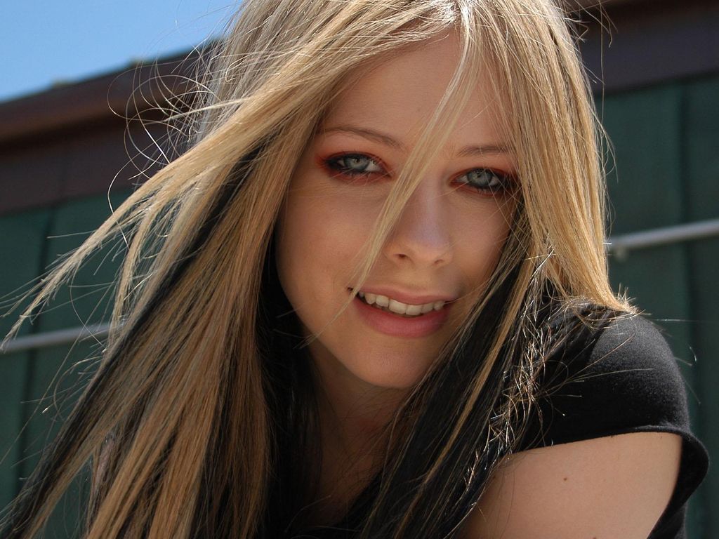 http://2.bp.blogspot.com/-4c01wtezODw/T3Euz6KbEnI/AAAAAAAAGt4/q2yOLVqfeiY/s1600/avril-lavigne-47.jpg