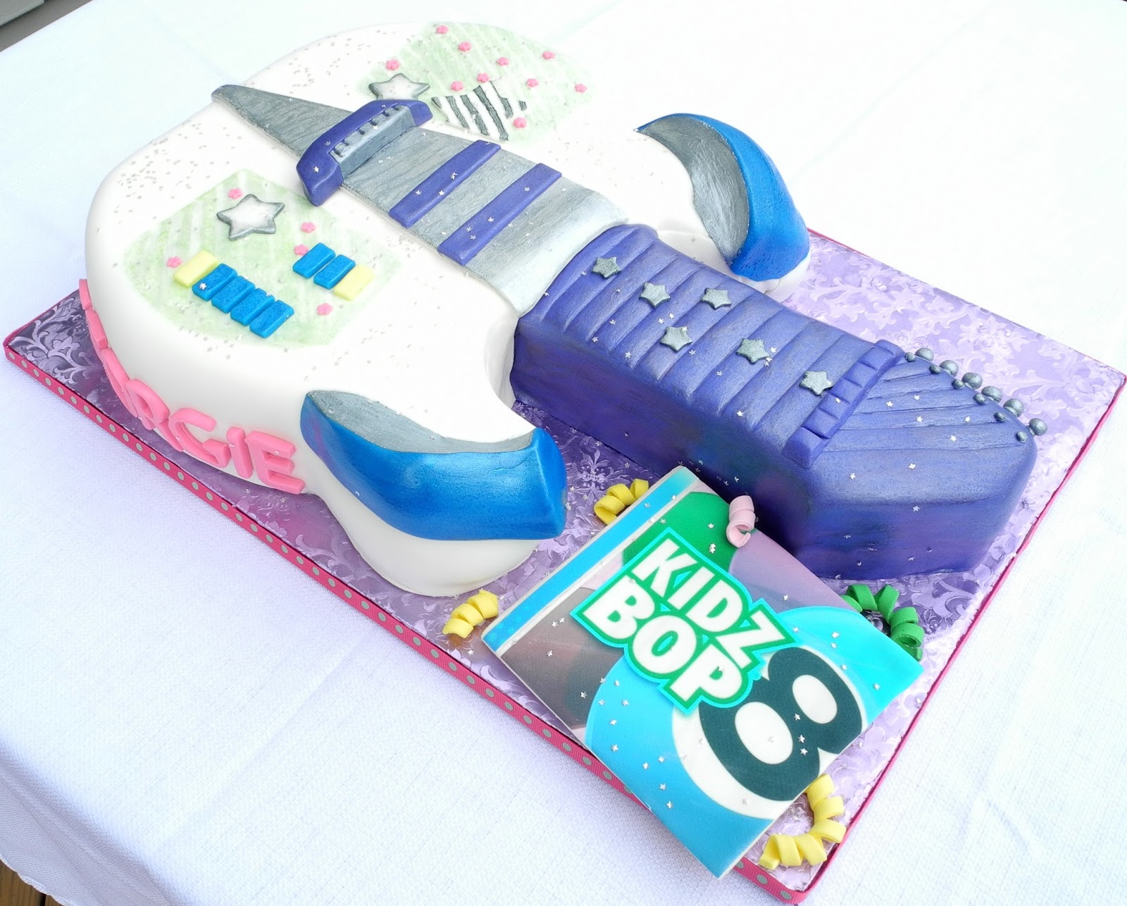 Debby's Cakes Kidz Bop Cake!