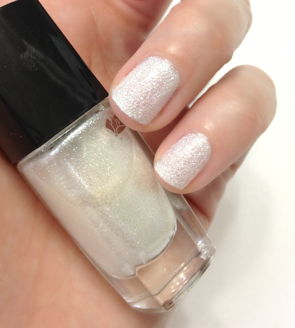 Lancôme Holiday 2013 - Rose Étincelle Highlighter and Étincelle de Neige Vernis in Love nail polish