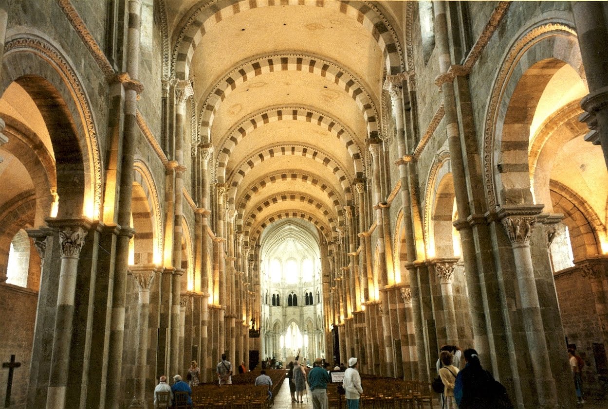 Architecture: Basilique Sainte-Marie-Madeleine de Vézelay, France
