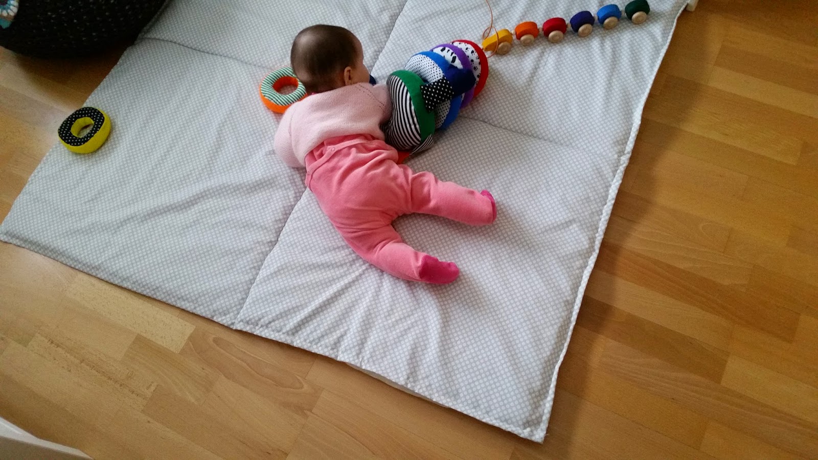 El juego de los 6 a 12 meses pedagogía Montessori MamiLatte