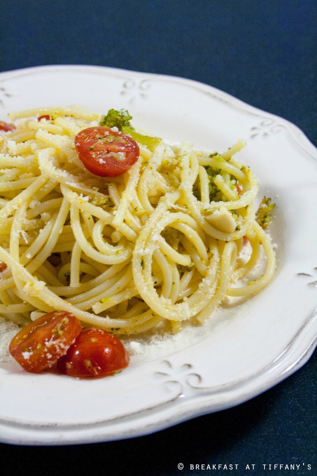 Pasta con broccoli e pomodorini / Pasta with broccoli and cherry tomatoes Breakfast at Tiffany