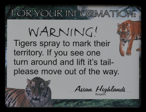 bizarre sign, zoo sign, funny sign