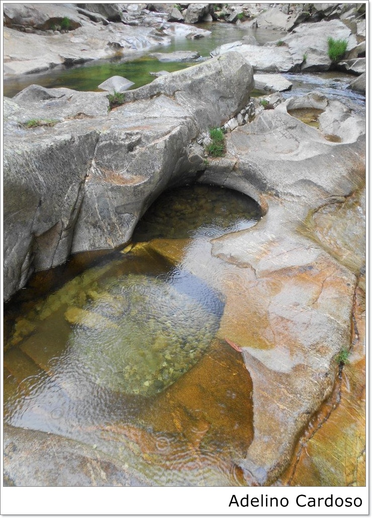 Marmitas de Gigante no Rio Caima