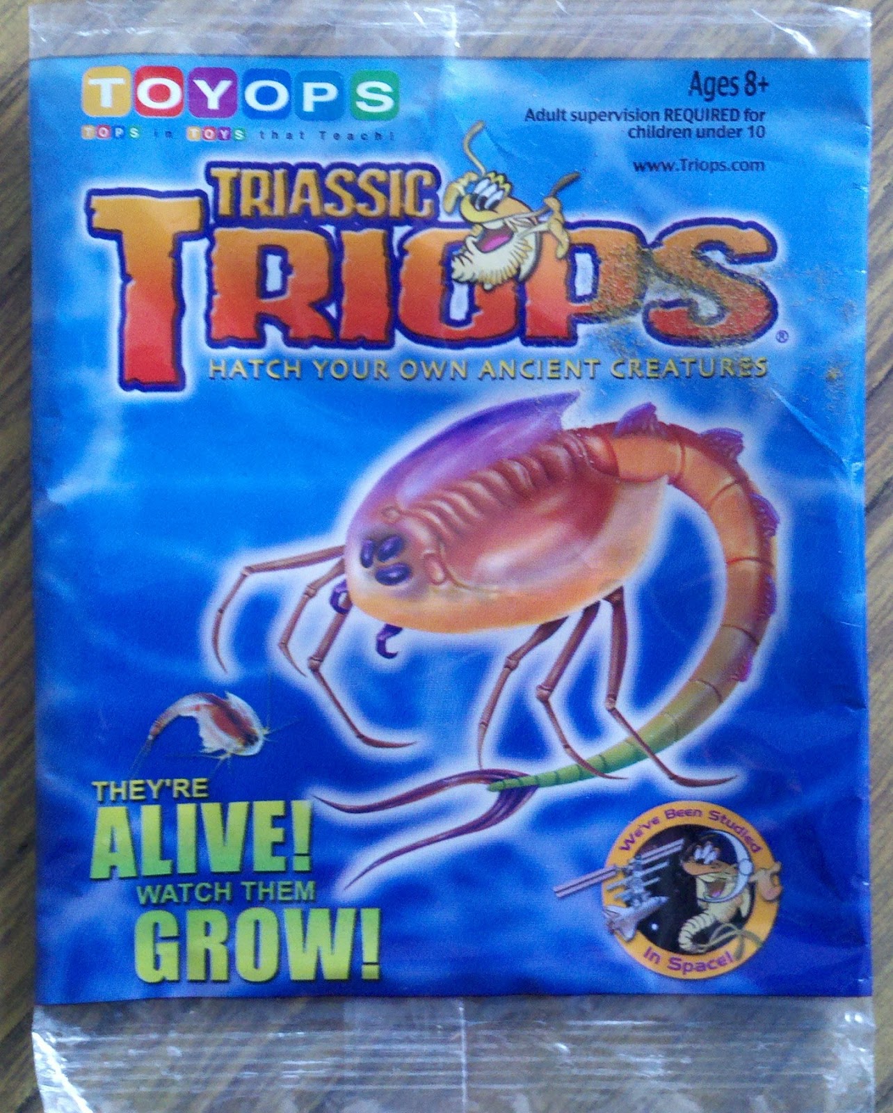 TRIASSIC TRIOPS - Deluxe Triops Kit, Contains Eggs, Aquarium, Food,  Instructions and Helpful Hints to Hatch and Grow Your Own Prehistoric  Creatures, Fun Educational Toy for Kids 