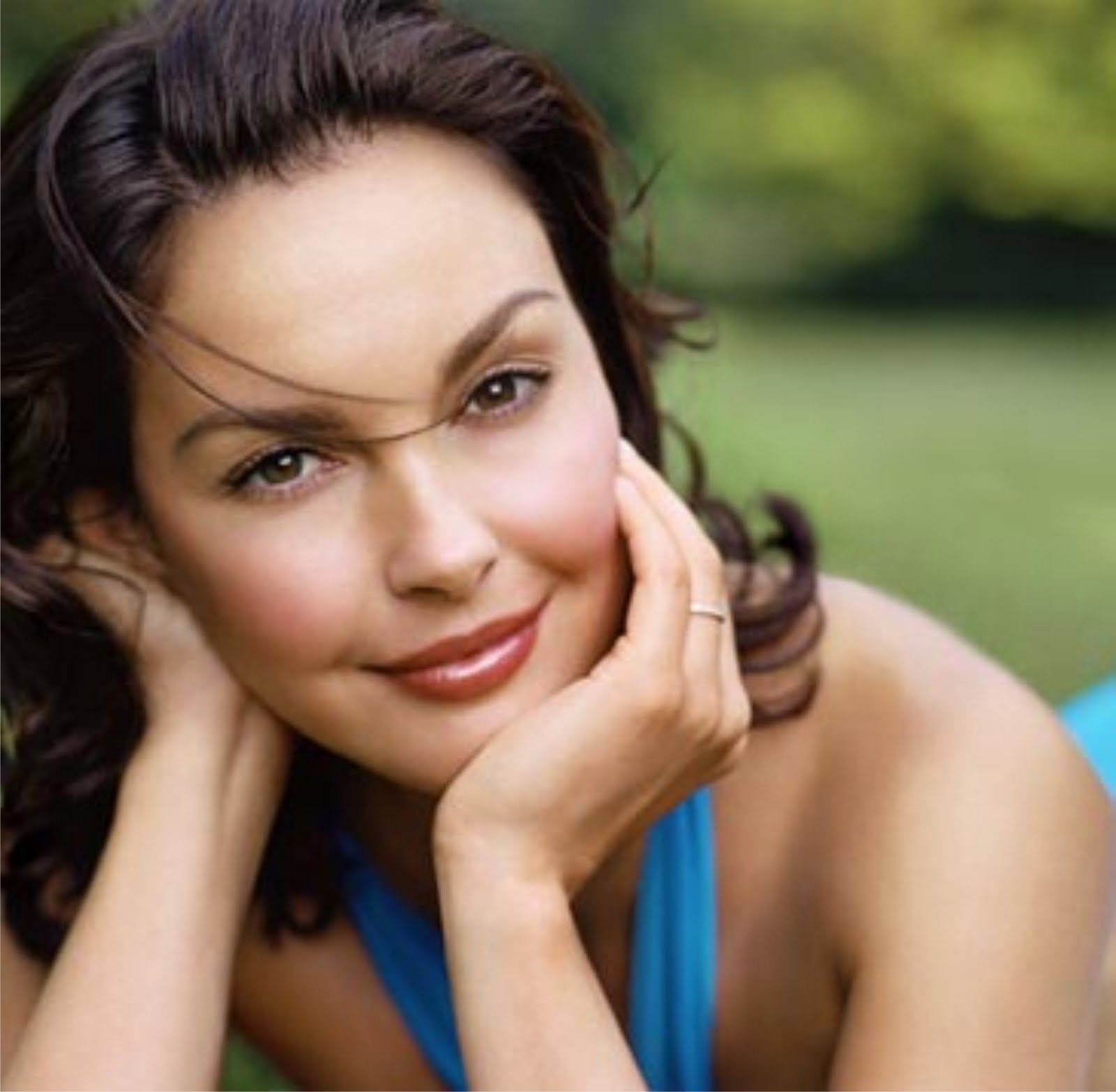 http://2.bp.blogspot.com/-4fyPpGkZo0g/UPRPbEA4IiI/AAAAAAAATP8/2IhARm_1JTc/s1600/1493_ashley-judd-fc-1338585372.jpg