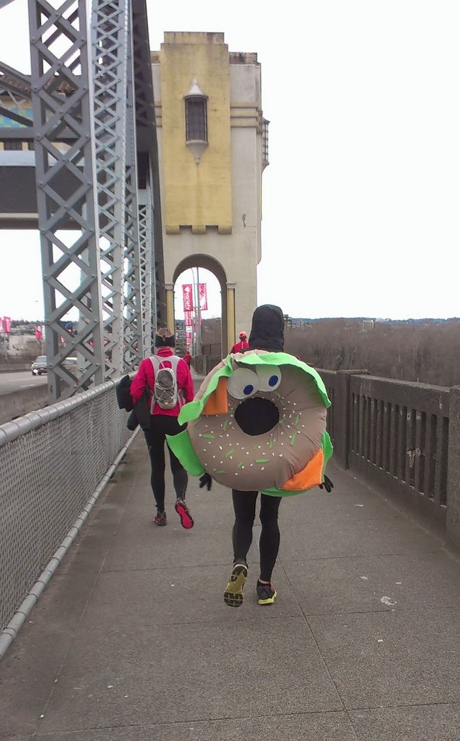 The Trail Effect Blog - Chris Cochrane running with the Bagel Chase Bagel Buddy