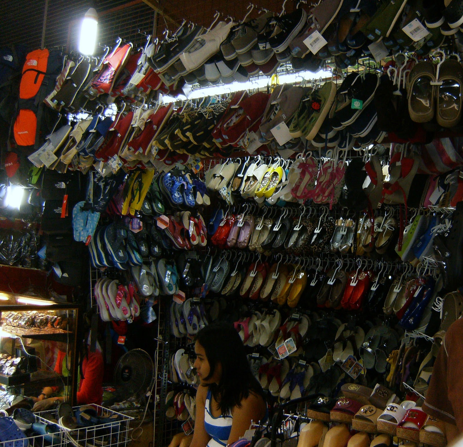 shoe stores greenhills