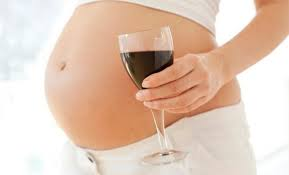 Consumo de álcool na gravidez pode estar associado à deficiência auditiva do bebê