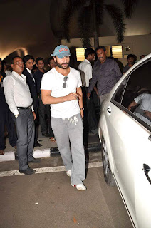 Saif Ali Khan & Kareena Kapoor return from Paris