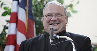 Gaspar, El Lugareño Francisco nombra a Mons. Peter Baldacchino Obispo