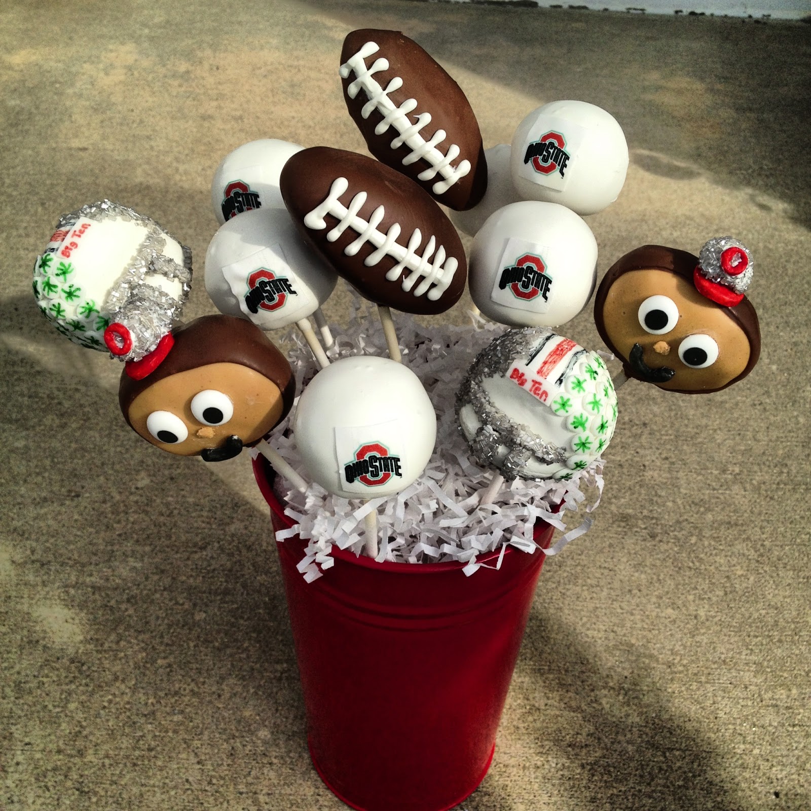 Yumtastics Ohio State Cake Pops