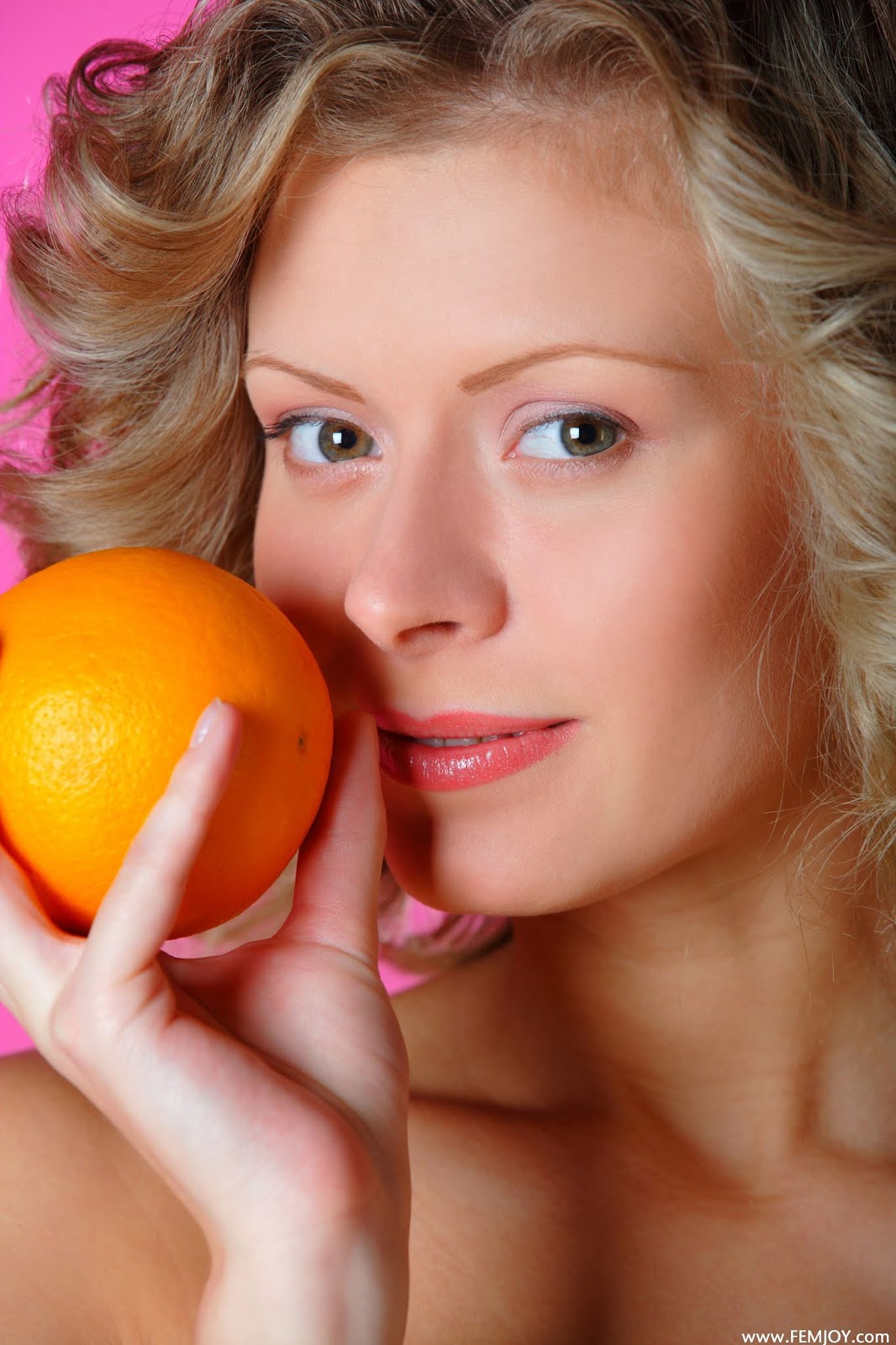 Сногсшибательная Anne P голая в галстук Сногсшибательная Anne P голая в галстук