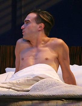 Sheldon Cooper (Jim Parsons): o ator assumiu-se gay na vida real e vive com...