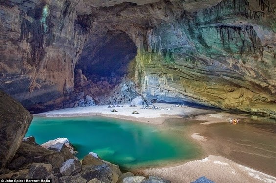 Hang en cave trek tour, explore amazing Hang En cave, Hang En cave information
