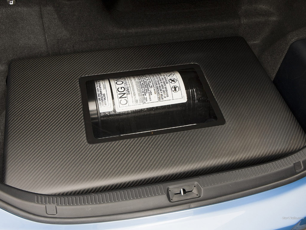 http://2.bp.blogspot.com/-4n2fLHGEDac/TgDTmy8SoUI/AAAAAAAABAQ/Zj5YPArfHTw/s1600/Toyota_camry-hybrid_89_1024x768.jpg