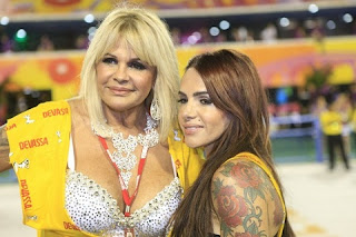 Veja os Famosos que mais sofrem com a pressão dos fãs Assim que assumiu romance com a DJ Cacá Werneck, Monique Evans recebeu algumas críticas, mas ela deu a volta por cima e o namoro só se fortaleceu!