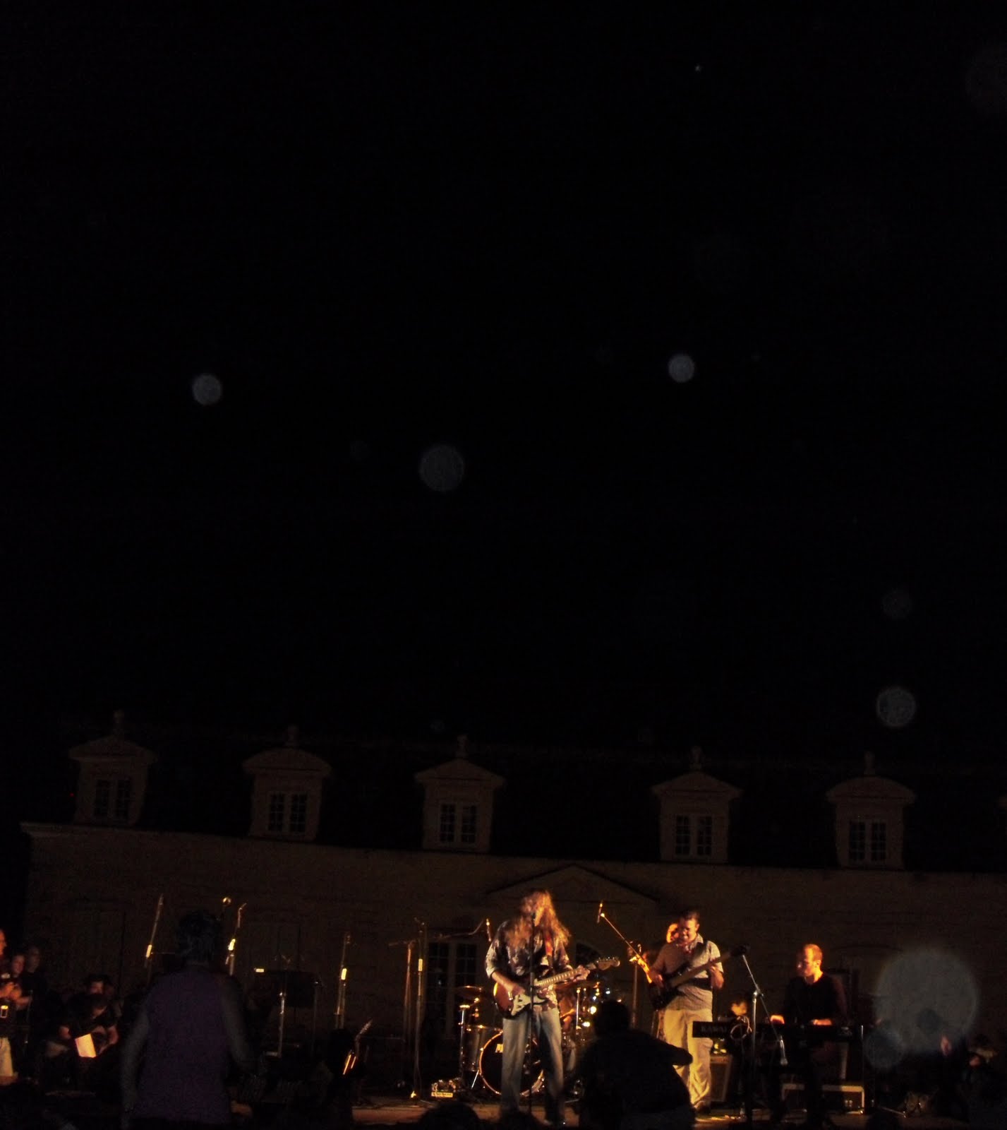un mec rencontre son copain et lui dit