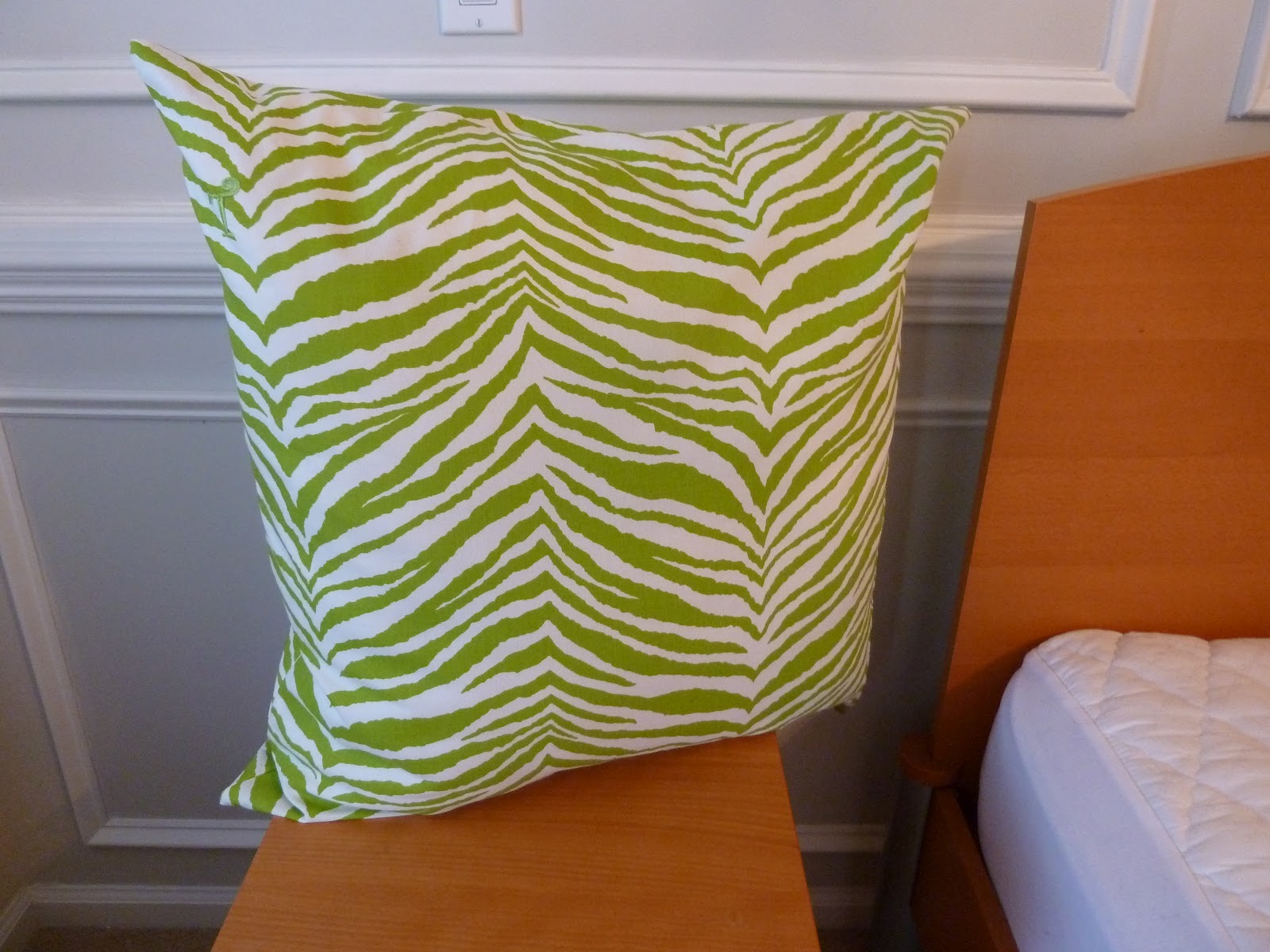 Nazla’s corner Tutorial How to make a Pillow cover for a pillow form