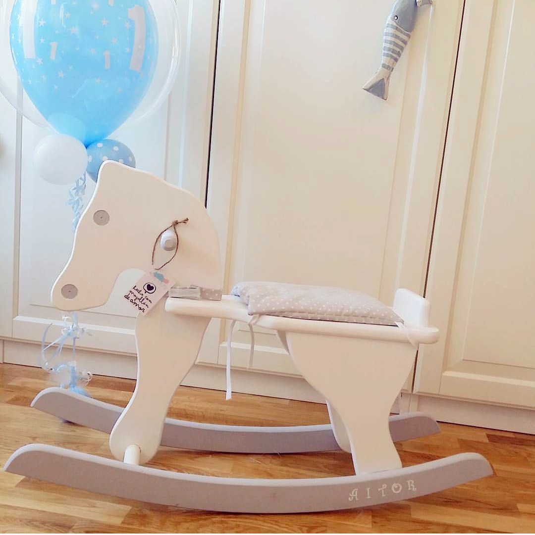 caballitos de madera para bebes