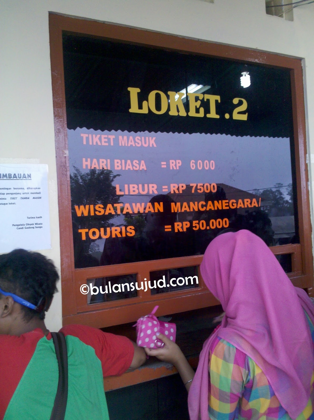 Mendaki Bukit Sambil Menikmati Pemandangan Candi Gedong Songo