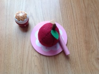 DIY play food: a bowl of apples DIY play food: a bowl of apples