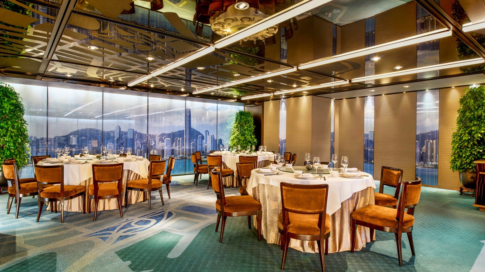 YIN YANG REINVENTED WITH LOBSTER AND CHICKEN COMBINATIONS AT SING YIN W Hong Kong