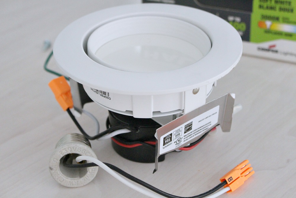 How to Update Pot Lights without Replacing the Can Dans le Lakehouse