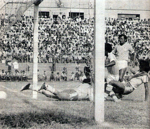La Esquina Celeste EL FLACO ALFREDO QUESADA Y SU FAMOSO POLLO