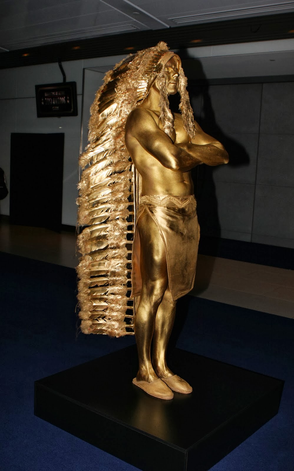 Human Statue Bodyart: Living Statues, White Marble Living Statues