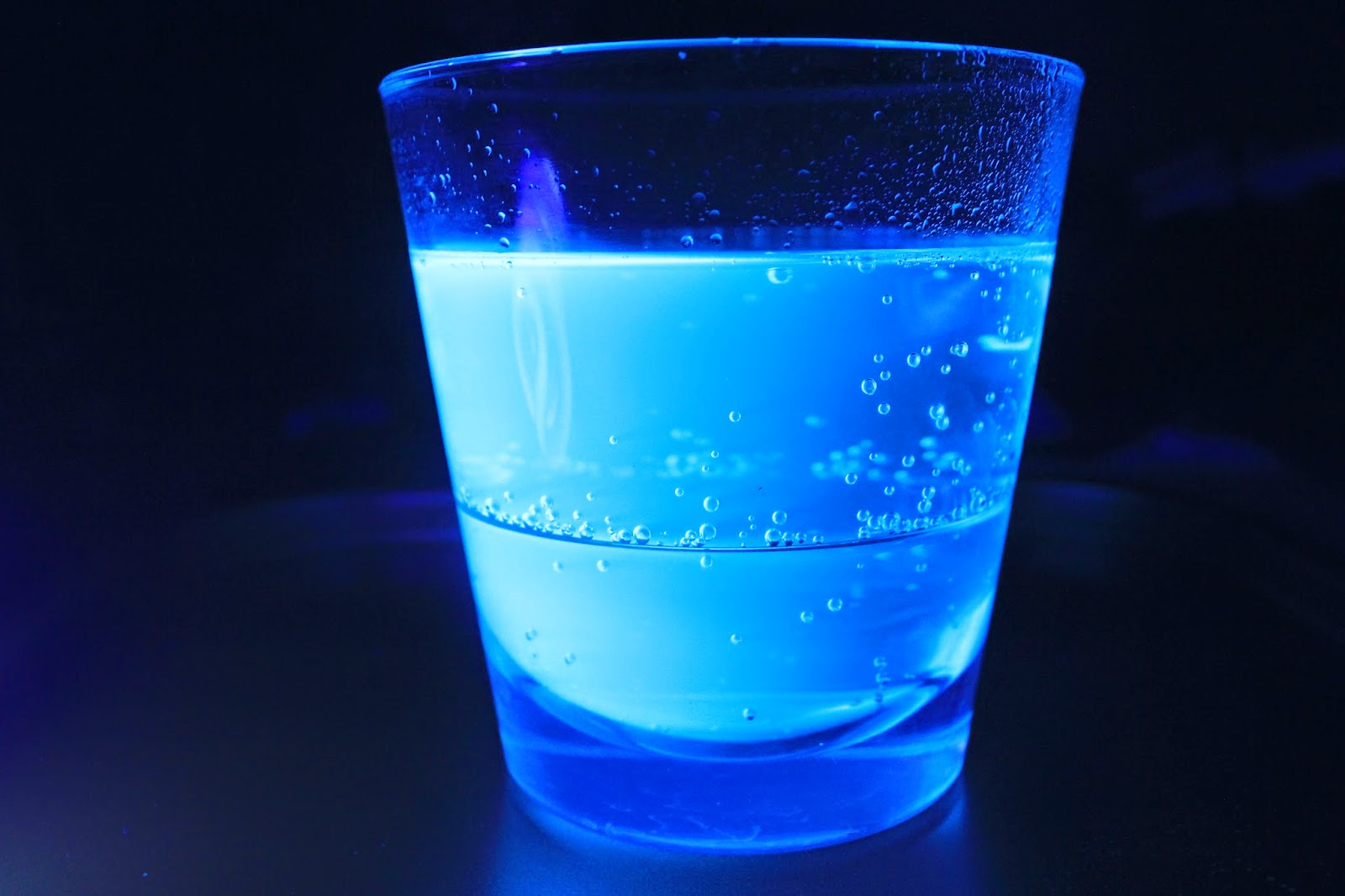 La luz en el IES Sulayr: LO QUE EL OJO NO VE: LUZ ULTRAVIOLETA