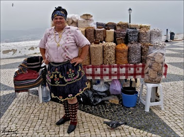 VENDEDORA TÍPICA DE NAZARÉ