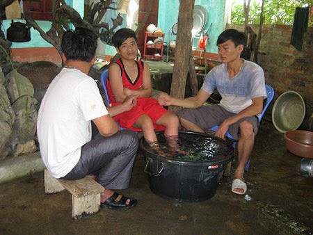 Cậu bé mắc bệnh lạ không chữa được, nhưng lại đi chữa được bệnh cho người khác