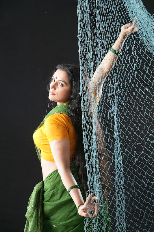 Swetha Menon at Thaaram Movie Hot Stills hot images