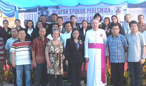 FOTO BERSAMA SAAT PERESMIAN SMK KATOLIK SANTO FRANSISKUS XAVERIUS MANADO