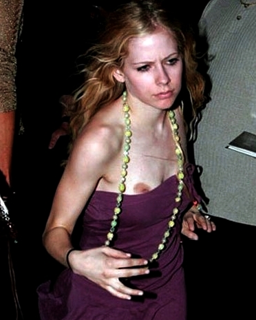 10 Uncommon Nudes #8 (Hayley Mills, Thora Birch, Betty White...) 214 Avril+Lavigne+(2)