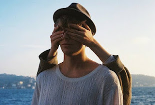 Encendía con besos el mar de tus labios.