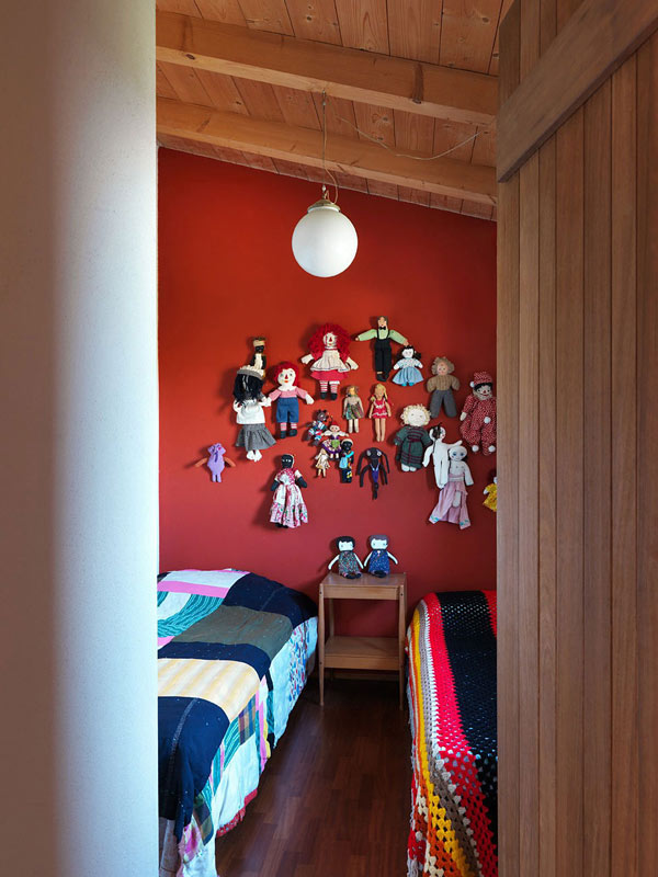 Hogares Frescos: Casa de Campo Contemporánea Tocada por el Sol, en Zona