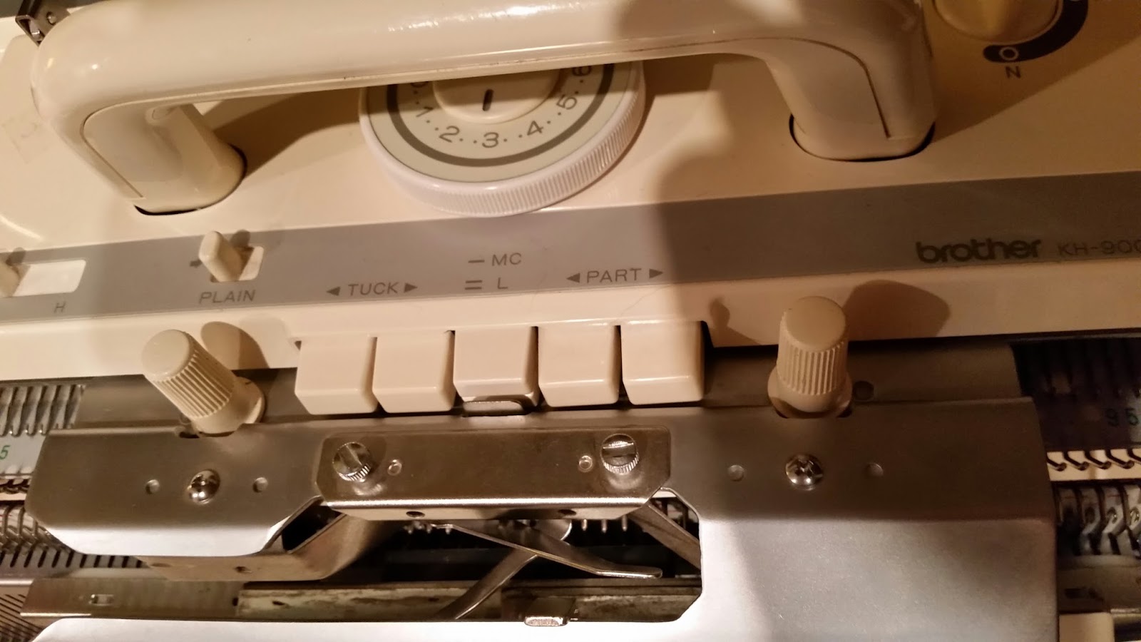 Needlecrafts & Yarn Machine Knitting Crafts Brother Garter carriage