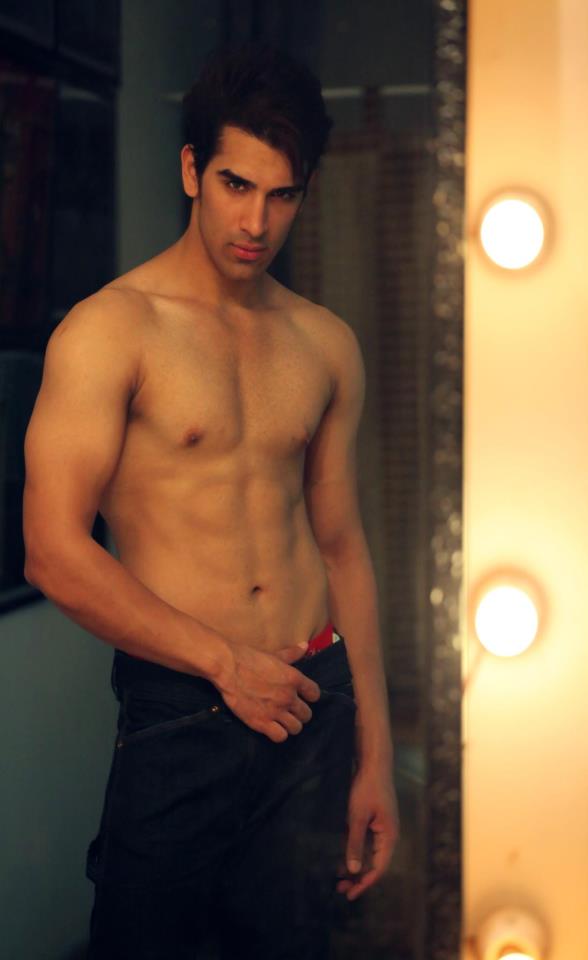 Paras Kalnawat Shirtless : Paras Chhabra ने अपनाया नया लुक, सोशल मीडिया