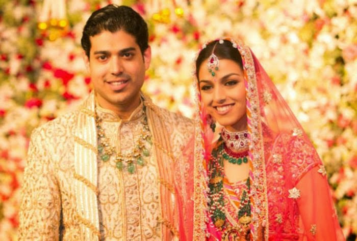 Raakhe Kapoor Tandon Raakhe Kapoor S Wedding Pic With Alkesh Tandon Rakhee kapoor had a relationship with alkesh tandon who is a delhi/dubai based businessman. raakhe kapoor tandon blogger