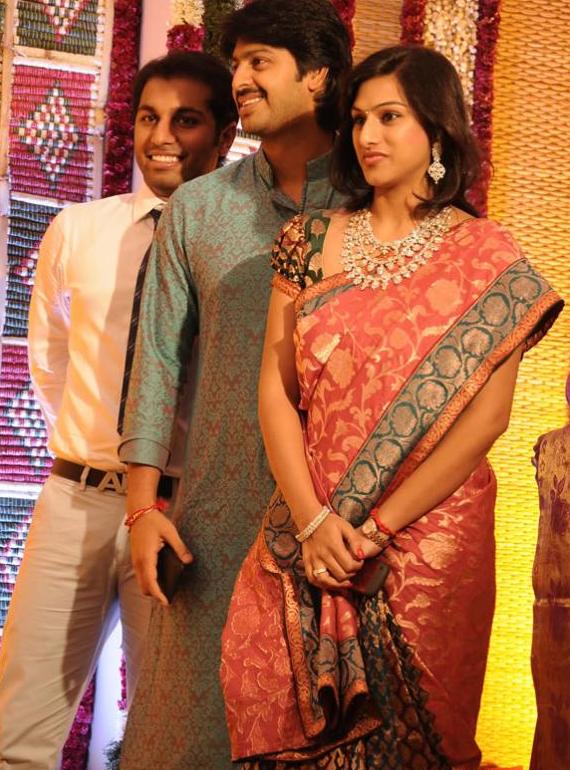 Indian Celebs: srikanth and his wife vandana photos