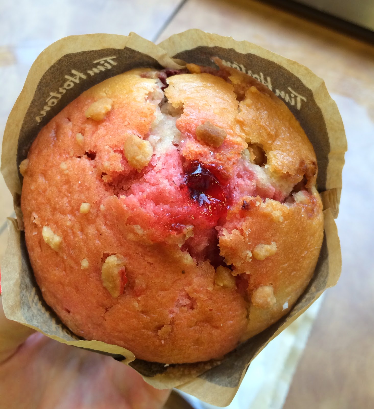 Strawberry Shortcake Muffin From Tim Hortons / ティム・ホートンズのストロベリーショートケーキ