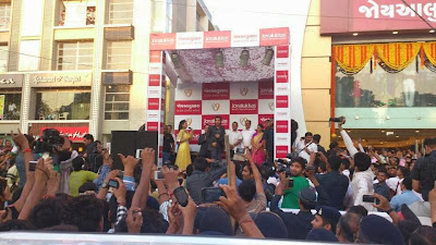 Hrithik Roshan inaugurates Joyalukkas Showroom in Ahmedabad