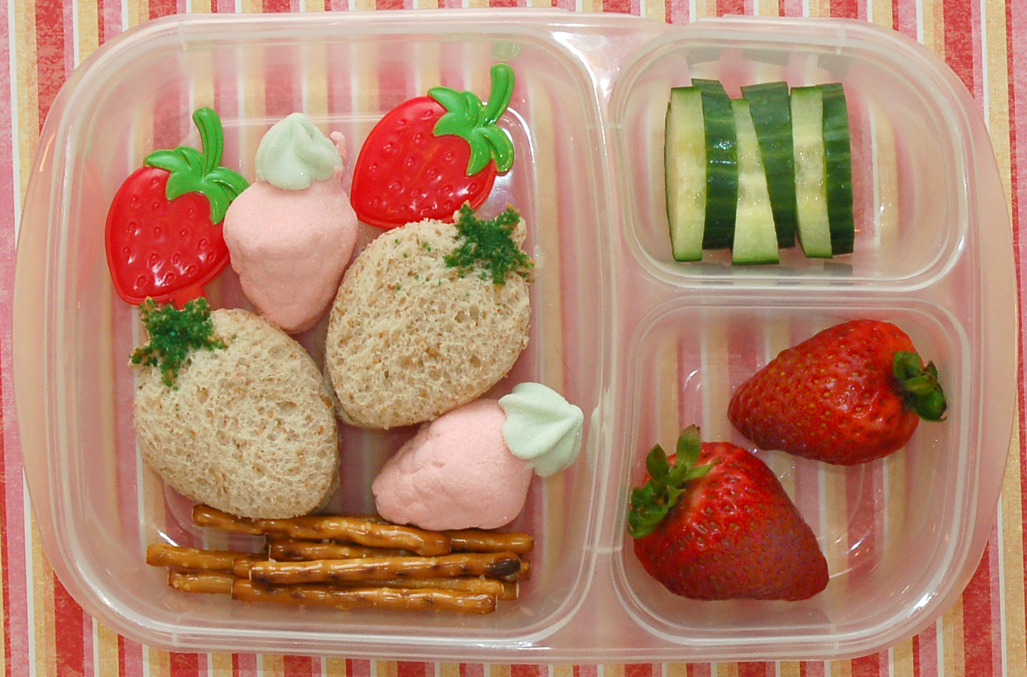 Cookie Cutter Lunch A Berry Easy Lunch Box