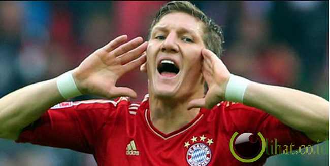 Bastian Schweinsteiger (Bayern Munich) Bastian Schweinsteiger (Bayern Munich)