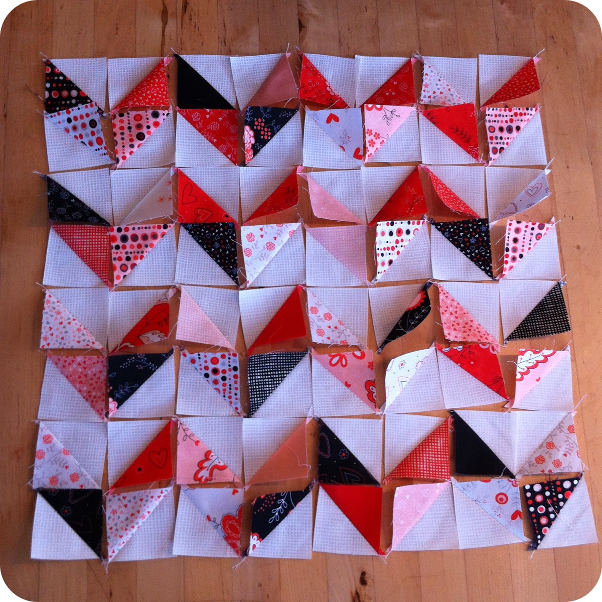 Kelly's Korner XO Table Runner and Mini Quilt