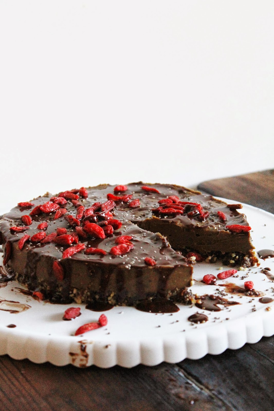 This Rawsome Vegan Life AVOCADO CHOCOLATE MOUSSE CAKE with GOJI BERRIES