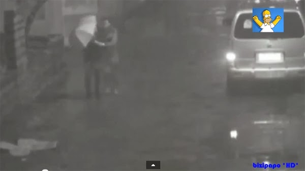 بالفيديو. شاب, يوقع, حبيبته, في, حفرة, الصرف, الصحي, رجل يوقع حبيبته في حفرة الصرف الصحي بالفيديو. شاب, يوقع, حبيبته, في, حفرة, الصرف, الصحي, رجل يوقع حبيبته في حفرة الصرف الصحي