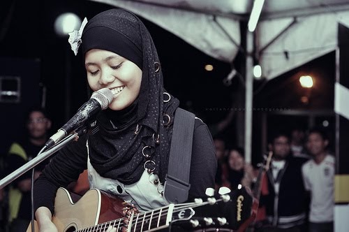 TEROWONG ilusi: CINTA MUKA BUKU